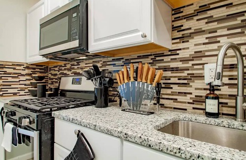Downtown Baltimore Casa | Luxurious Three Bedroom in Patterson Park