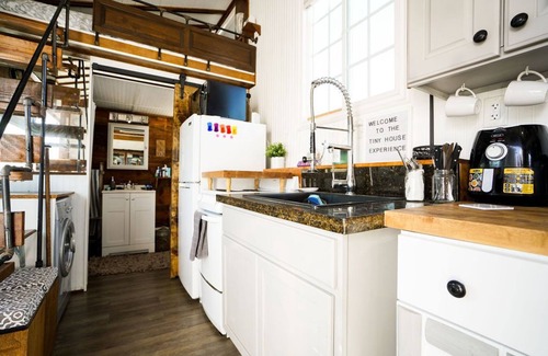 Victorville Casa | Luxurious Tiny House w/Hot Tub and Sauna. Pets OK! W/D in unit