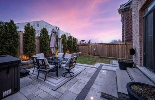 Bolton Casa | Luxurious Town Home in Bolton w. Hotub