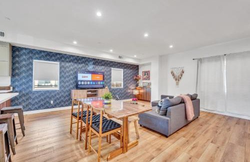 Sherman Oaks Casa | Luxurious Townhome W/3 Master Suites gated Parking