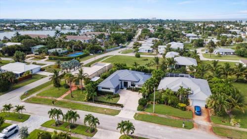 Fort Pierce Casa | Luxurious & tropical 3-Bedroom coastal pool home