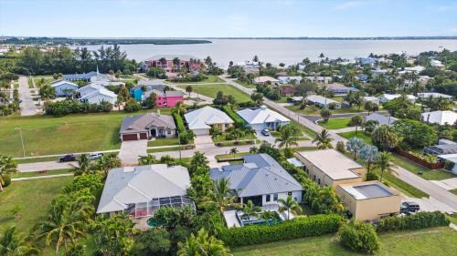 Fort Pierce Casa | Luxurious & tropical 3-Bedroom coastal pool home