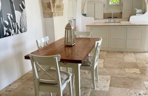 Martina Franca Villa | Trullo de lujo con gran piscina y jardín. Buena ubicación.