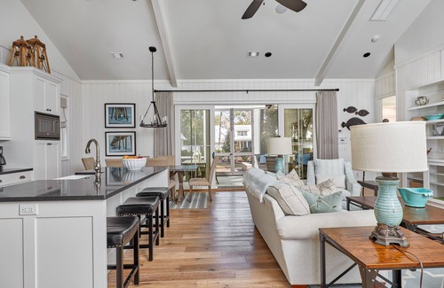 Palmetto Bluff Casa | Luxurious Two Bedroom Cottage, Enchanting Backyard