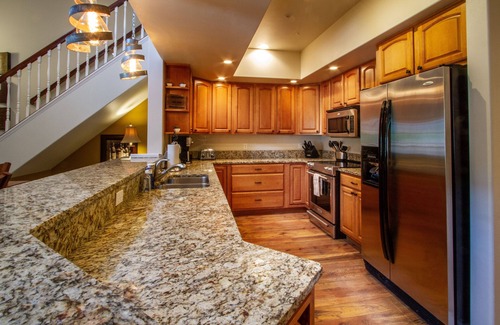 Leavenworth Condominio | Lujoso condominio Penthouse de dos pisos con patio privado y espectaculares vistas al monte