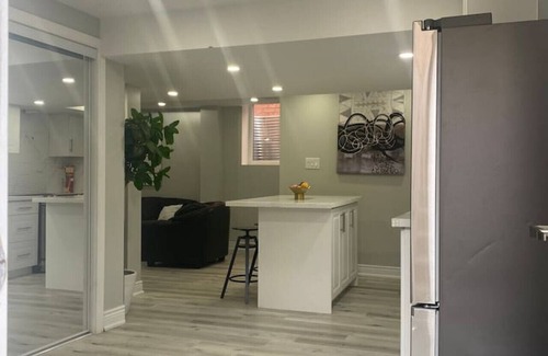 Brampton Apartamento | Luxurious & upscale basement apartment