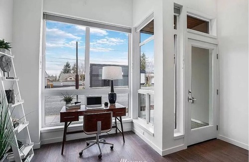Whittier Heights Casa | Luxurious Urban Retreat