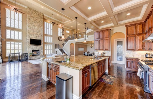 Folsom Villa | Luxurious Villa at the Hill - Stunning City Skylights
