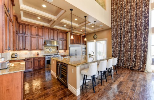 Folsom Villa | Luxurious Villa at the Hill - Stunning City Skylights