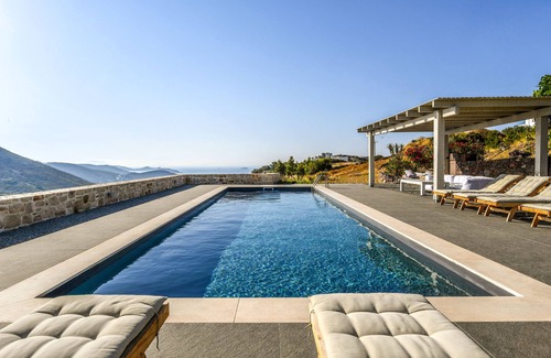Kampos Villa | Casa de lujo con piscina y cocina mediterránea.