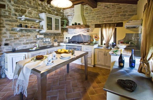 Apecchio Otro | Luxurious villa with pool, Jacuzzi and wonderful view of the surrounding nature