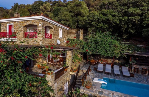 Batsi Villa | Villa de lujo con piscina privada y magníficas vistas al mar.
