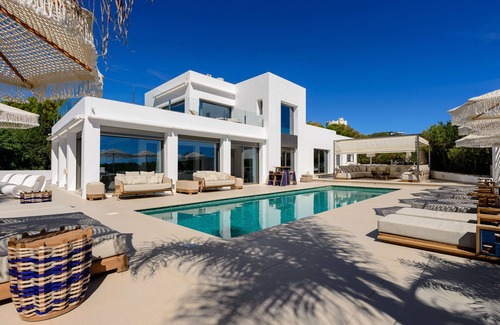 Cap Martinet Villa | Lujosa villa con bahía privada, piscina, terraza y preciosas vistas