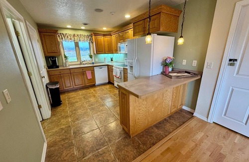 Stevensville Casa | Luxurious Walkout Basement, 2 Suites, Kitchen & Scenic Views in Stevensville MT