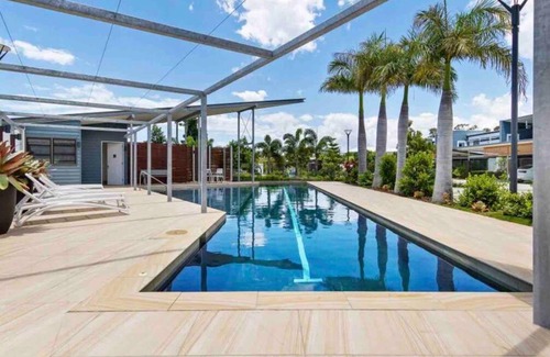 Parrearra Apartamento | Luxurious Waterfront Apartment