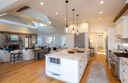Edgartown Casa | Luxurious Waterfront Living On Wintucket Cove With Pool