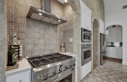 Fredericksburg Casa | Luxurious Watershaus Ranch - Pool and Hot Tub, Fireplaces, Stunning Views!