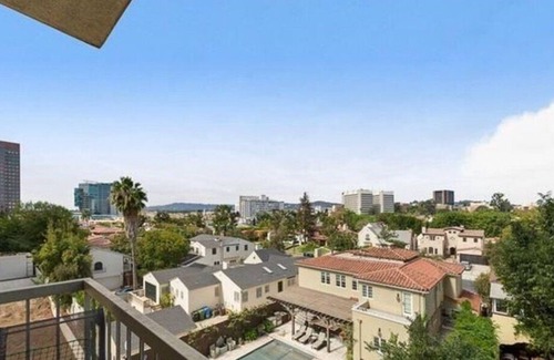 Westwood Condominio | Lujoso condominio en el corredor de Wilshire, cerca de UCLA, Century City y Beverly Hills
