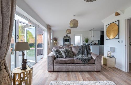 Alfrick Casa | Luxuriously appointed 3 bedroom cottage off road parking for 3 vehicles dogs welcome by prior arrangement only 3 church cottages Alfrick close to Malvern and Worcester and Shelsley Walsh in a lovely village close to M5 Dogs welcome