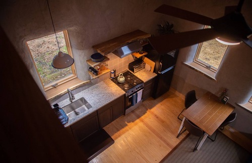 Trumansburg Cabina | Luxuriously Crafted Earthen FLX Cottage Retreat
