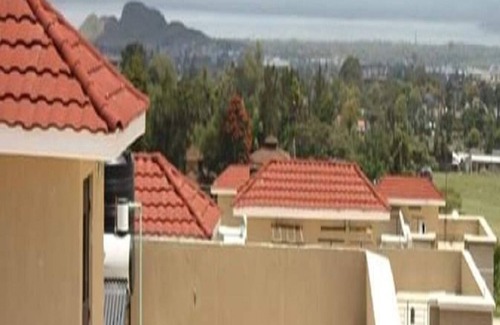 Nakuru Casa | Apartamentos de 3 dormitorios lujosamente amueblados en un elegante barrio.