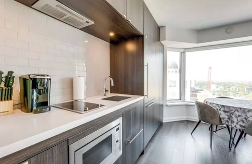 Bloor-Yorkville Condominio | Luxury 1+1 bdrm condo in prime posh Yorkville