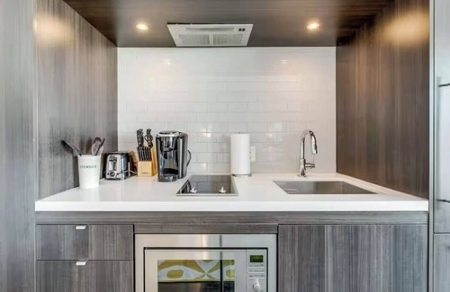 Bloor-Yorkville Condominio | Luxury 1+1 bdrm condo in prime posh Yorkville