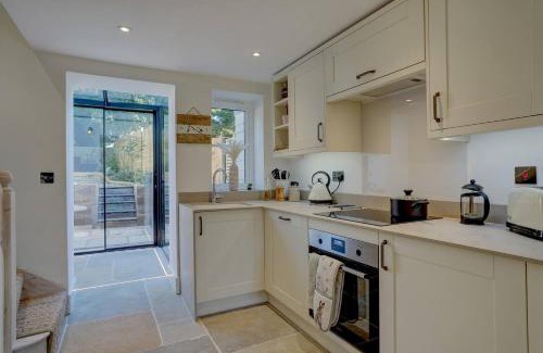 Great Massingham Casa | Luxury 1 bed cottage with hot tub and log burner