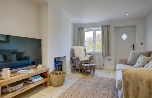 Great Massingham Casa | Luxury 1 bed cottage with hot tub and log burner