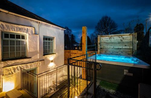 Bowness-on-Windermere Villa | Luxury 1 bed Villa - great location - Peaceful-Hot Tub