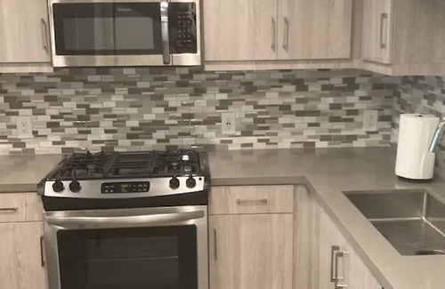 Irvine Business Complex Apartamento | Luxury 1 Bedroom 1 Bathroom Unit - 5 min from SNA!