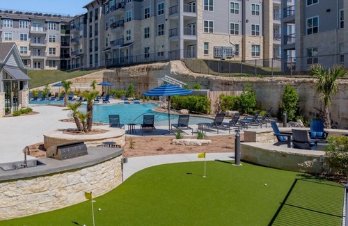 Wetmore Apartamento | Luxury 1-bedroom apartment close to La Cantera/RIM with fitness center, WiFi