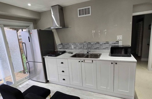 Ajax Apartamento | Luxury 1 Bedroom apartment with private backyard