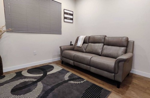 Winnipeg Casa | Luxury 1 Bedroom Basement Suite