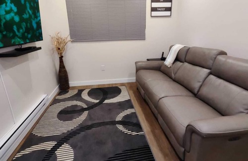 Winnipeg Casa | Luxury 1 Bedroom Basement Suite