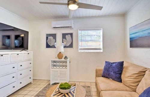 Leisureville Cabaña | Luxury 1 Bedroom Cottage with Resort Style Heated Pool In Tropical Paradise!