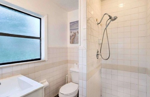 Leisureville Cabaña | Luxury 1 Bedroom Cottage with Resort Style Heated Pool In Tropical Paradise!