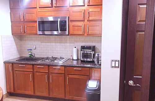 Franklin Park Casa | Luxury 1-bedroom with WiFi, AC in charming Franklin Park