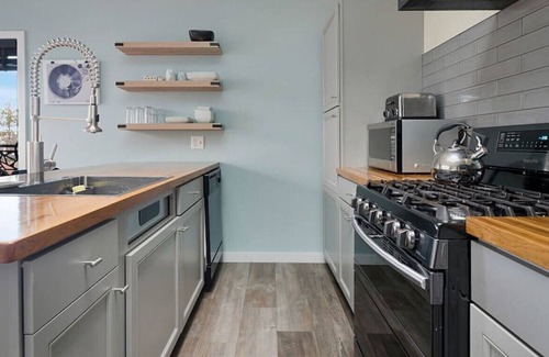 Knightville Apartamento | Luxury 1 Bedroom Suite w Parking