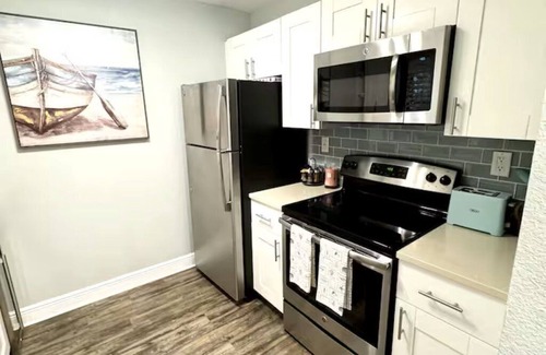 North Redington Beach Condominio | Luxury 1/1 Condo Fully Upgraded Rite Near Beach Access