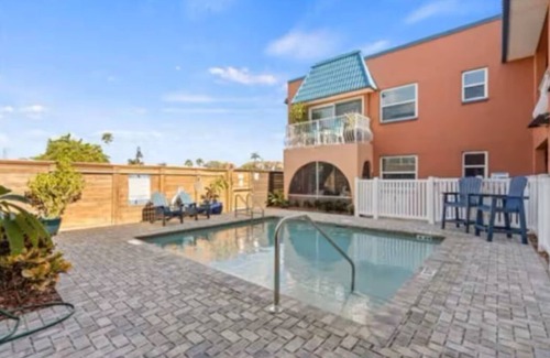 North Redington Beach Condominio | Luxury 1/1 Condo Fully Upgraded Rite Near Beach Access