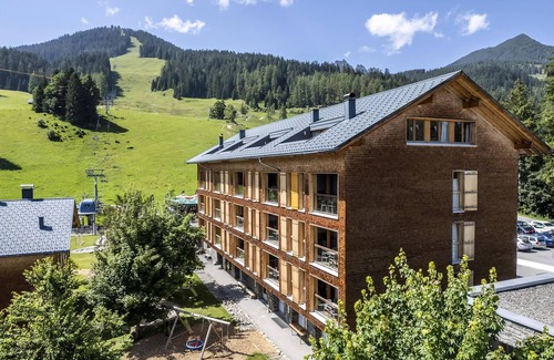 Buerserberg Apartamento | Luxury 10-person apartment in the holiday park Landal Brandnertal