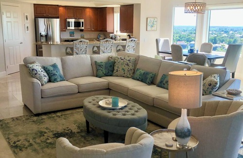 Bonita Springs Condominio | Luxury 10th Floor Coastal Condo- 3BR/3.5BA Private Beach & Resort Amenities!