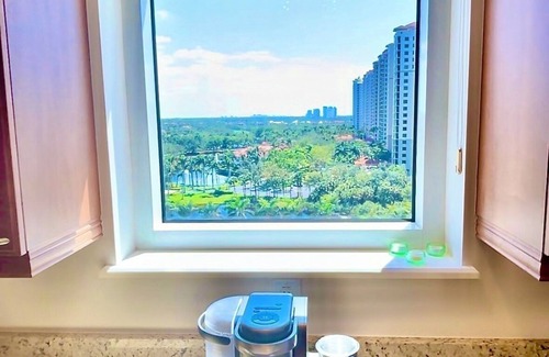Bonita Springs Condominio | Luxury 10th Floor Coastal Condo- 3BR/3.5BA Private Beach & Resort Amenities!