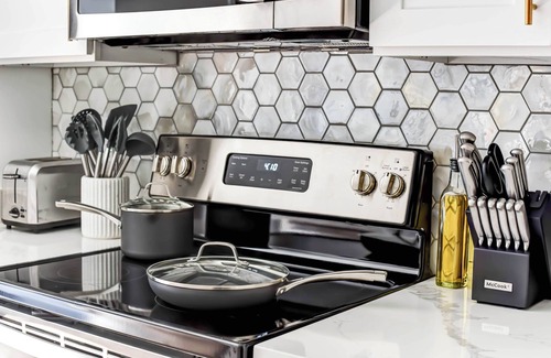 Park View Casa | Luxury 12-BR DC Mansion+Rooftop Patio | Sleeps 28