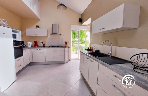 Saulges Cabaña | Gran casa con spa, cine, billar y juegos para 12 personas en el campo de Saulges
