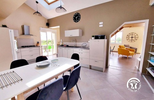 Saulges Cabaña | Gran casa con spa, cine, billar y juegos para 12 personas en el campo de Saulges
