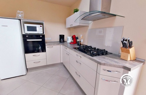 Saulges Cabaña | Gran casa con spa, cine, billar y juegos para 12 personas en el campo de Saulges
