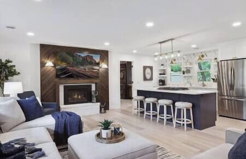 Minnetonka Casa | Luxury 1800sq.ft Home - Sleeps 8