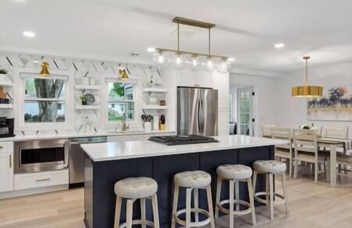 Minnetonka Casa | Luxury 1800sq.ft Home - Sleeps 8